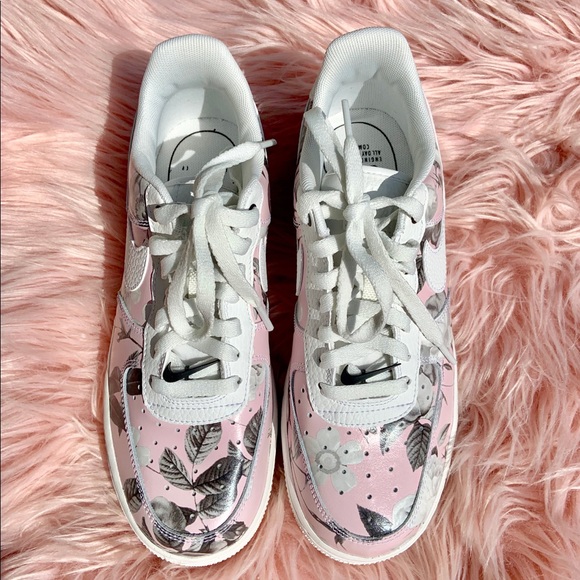 New Nike Women’s Air Force 1 Sneakers - Picture 6 of 8